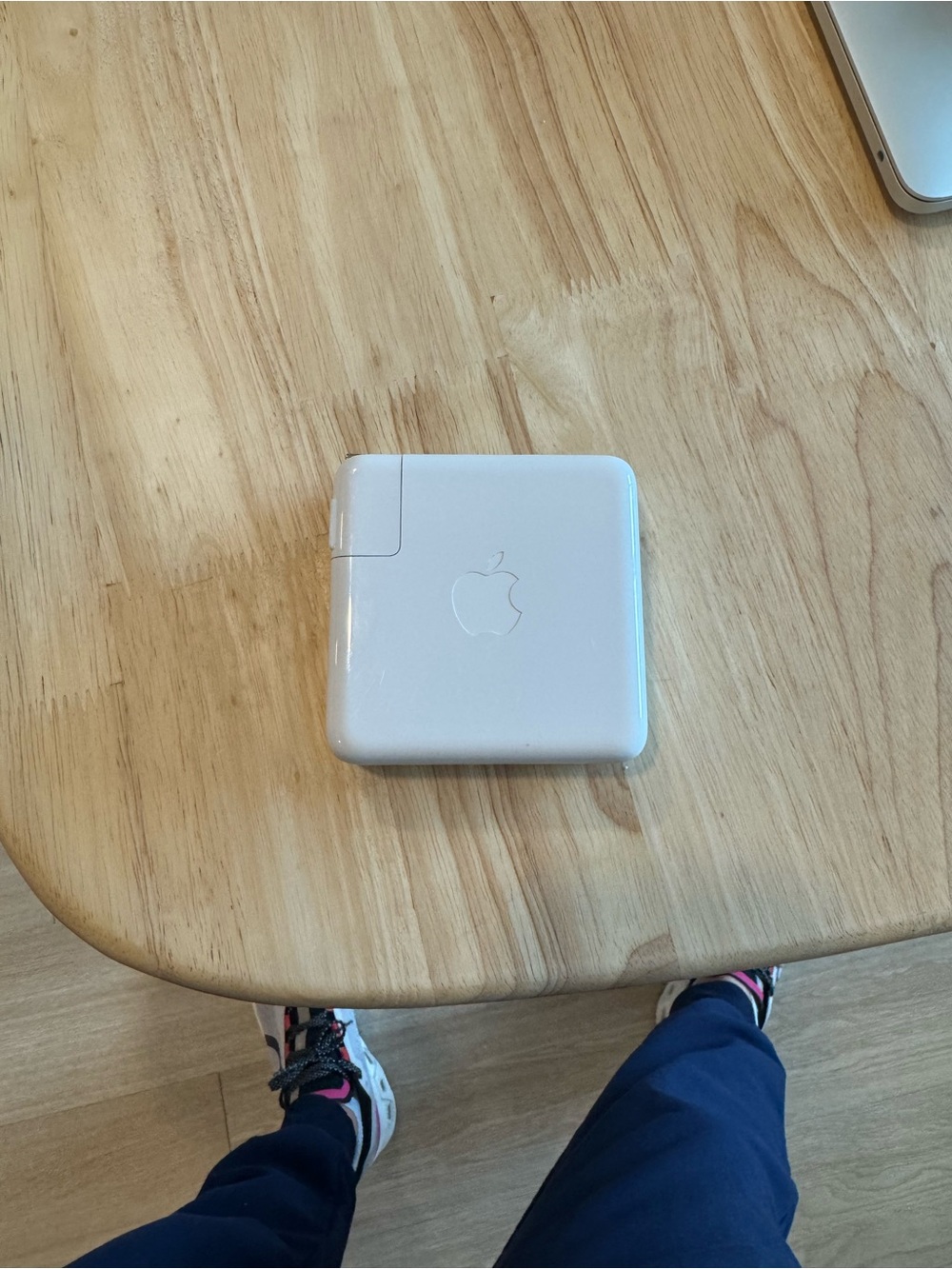 Apple White USB-C Power Adapter with Apple Logo 96W